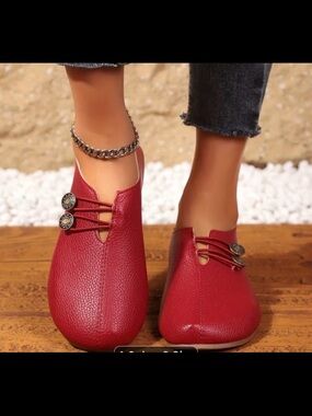 New! Red Women's Fashionable Casual Slip-On Flat Shoes. Size: 9